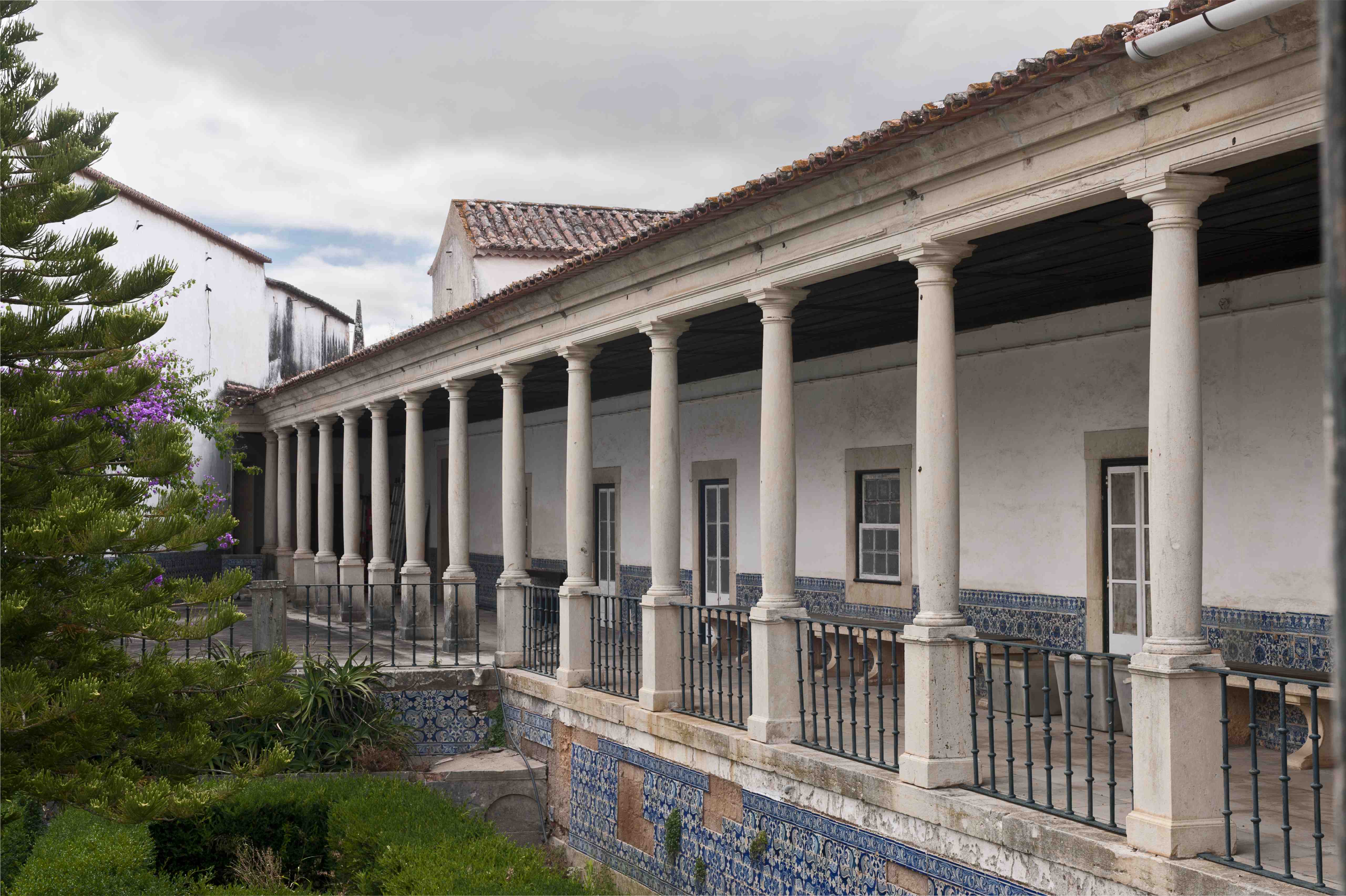 Balcony of Infirmary of the courtyard of the Convent of Christ Botica